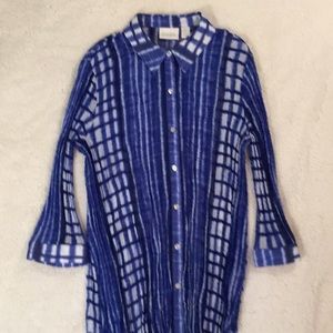 Chico’s Lady’s Top; size 2.Gorgeous shades of blue